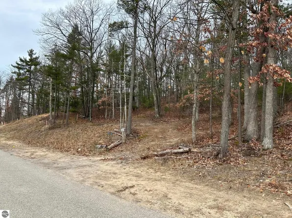 2971 Ridge Run Rd, Traverse City, MI 49686