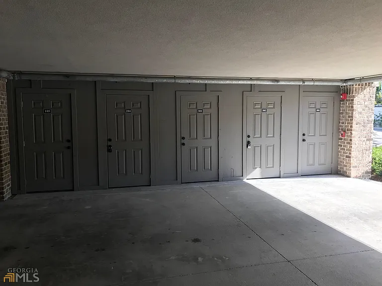 111 Gascoigne Ave #204 — Photo 32