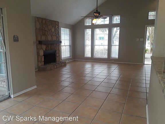 4th image of 808 Shady Brook Ln