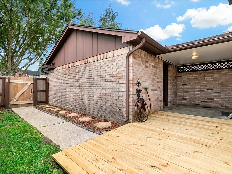 542 Birdsong Dr — Photo 5