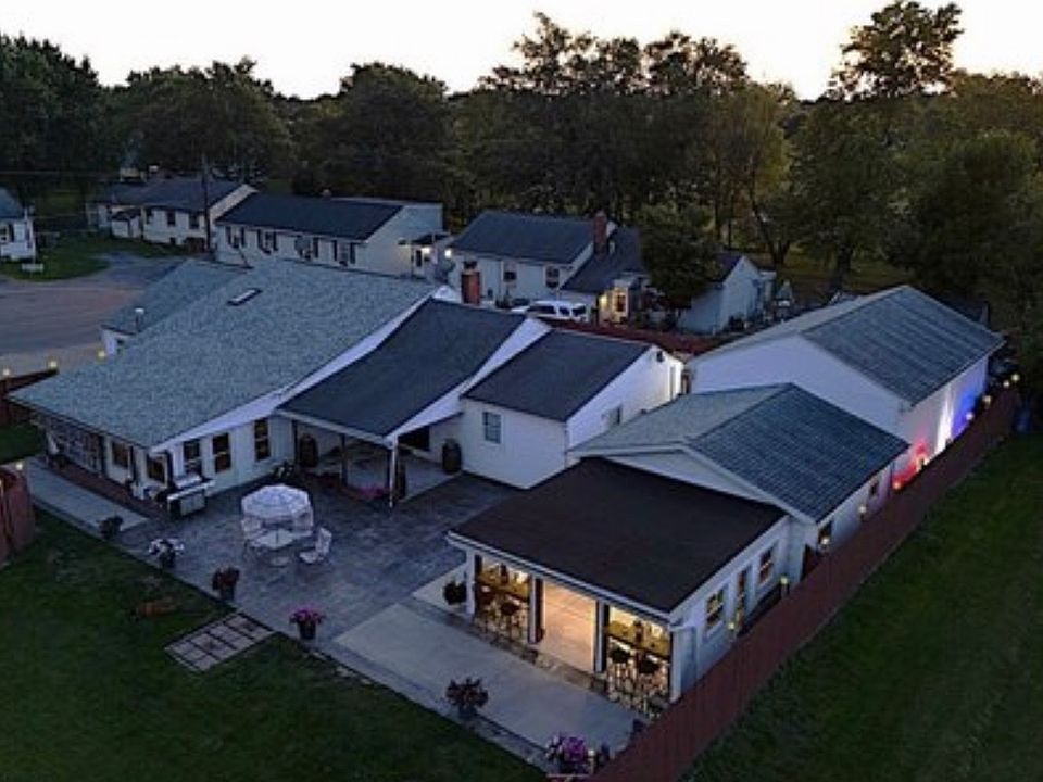 1st image of 17 Redwood Dr #17