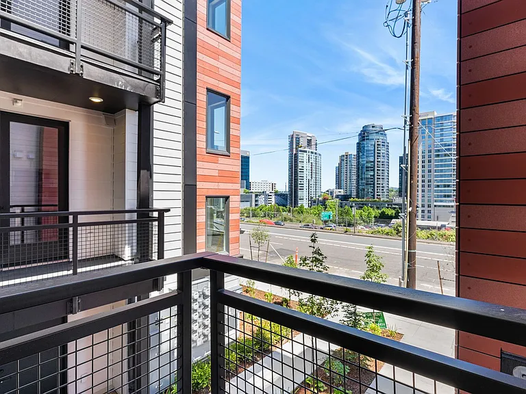 **4 Weeks Free Rent Upon Move In** | New Construction - Minutes From Downtown Pdx — Photo 31