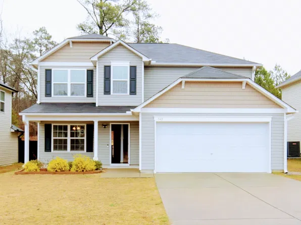 140 Hallow Oak St, Spring Lake, NC 28390