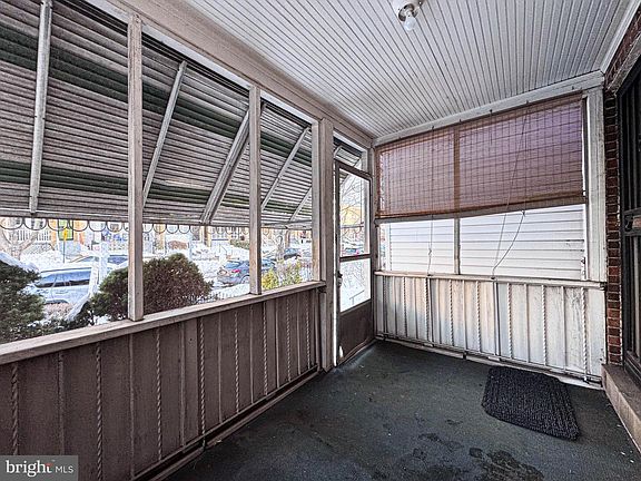 5th image of 537 25th Pl NE