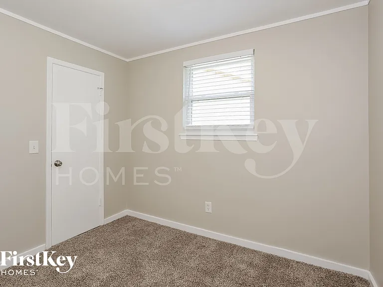 1047 Cove Landing Dr — Photo 15