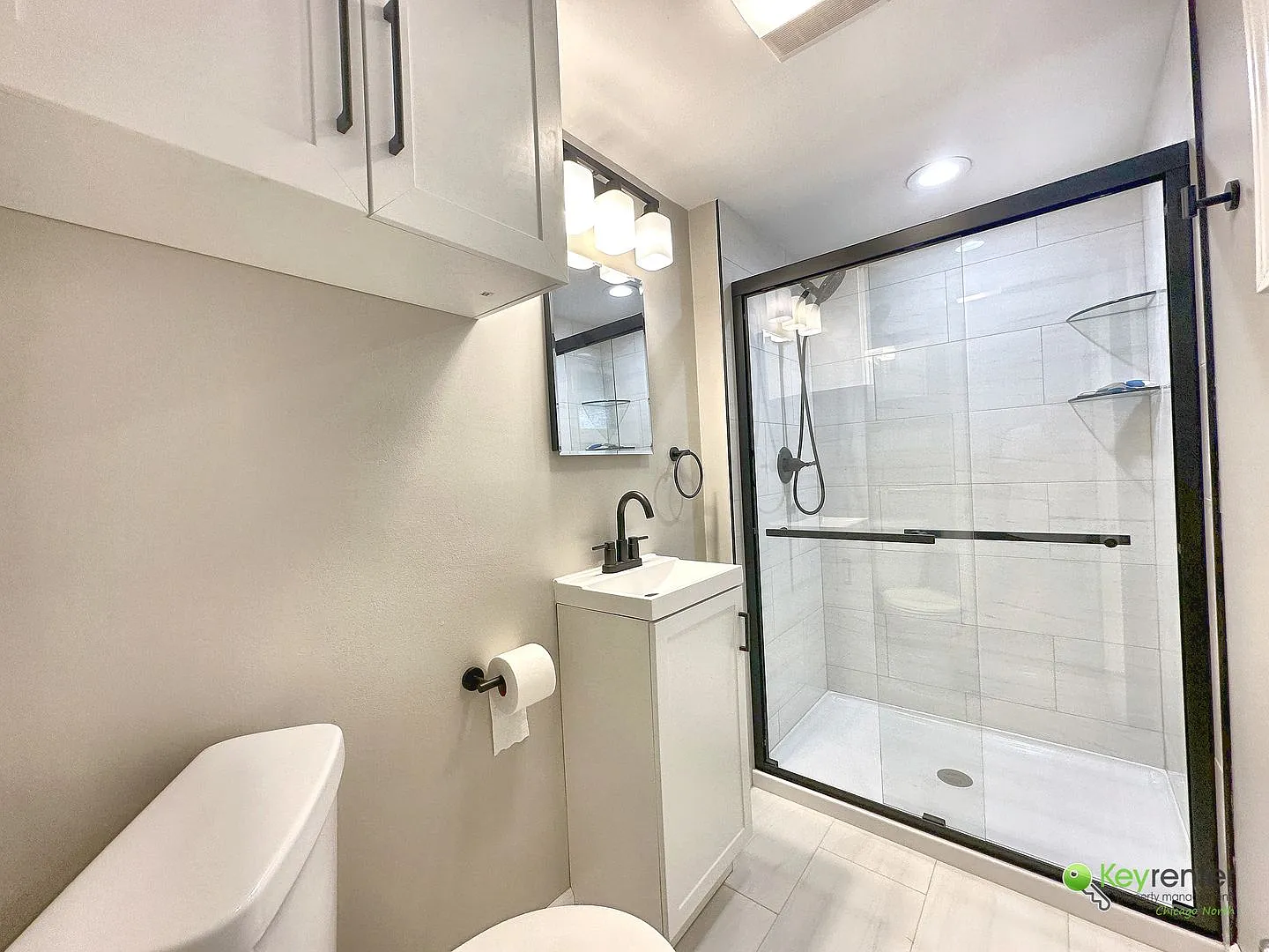 Private & Charming 2BR/1BA Coach House in Mount Greenwood! — Photo 3