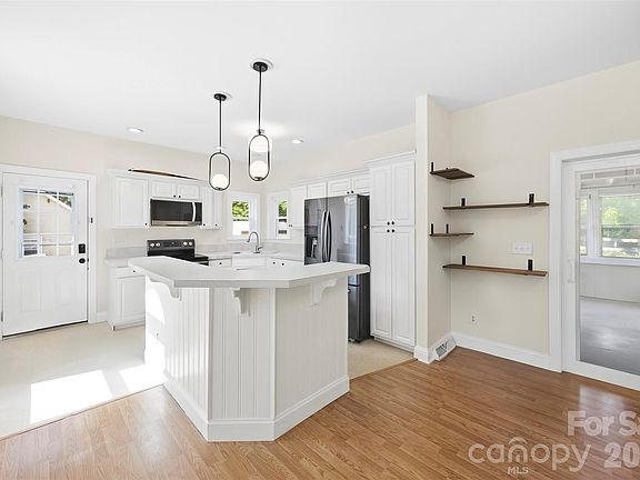 3rd image of 3787 Rolling View Ln