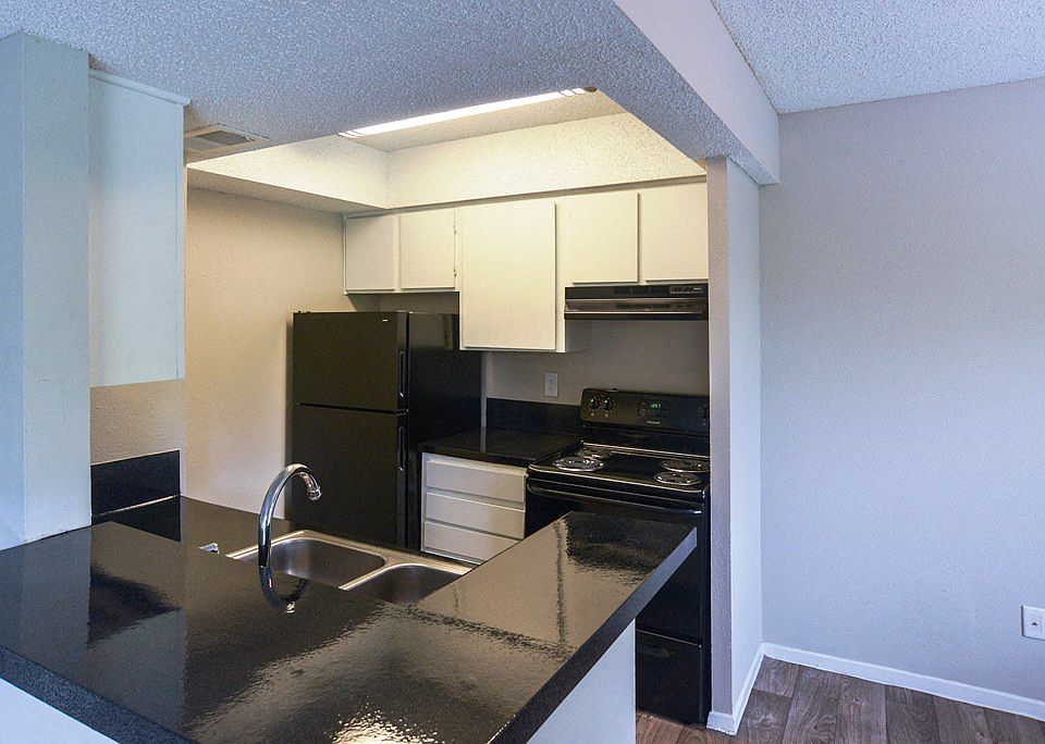 1st image of 614 S 1st St #321