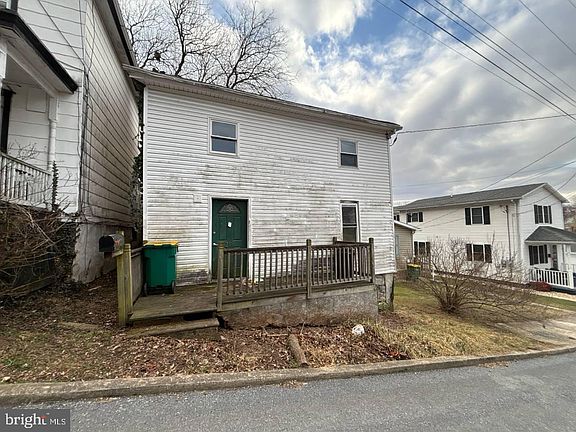 2nd image of 218 E North St