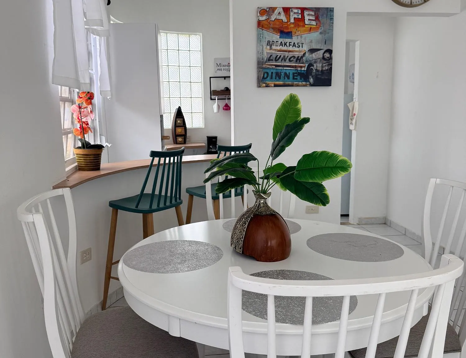 2 bed, 2.0 bath, 1000 sqft, $1,200 — Photo 1