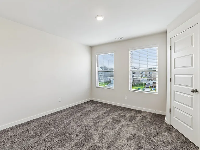 1615 Medinah Ln — Photo 33
