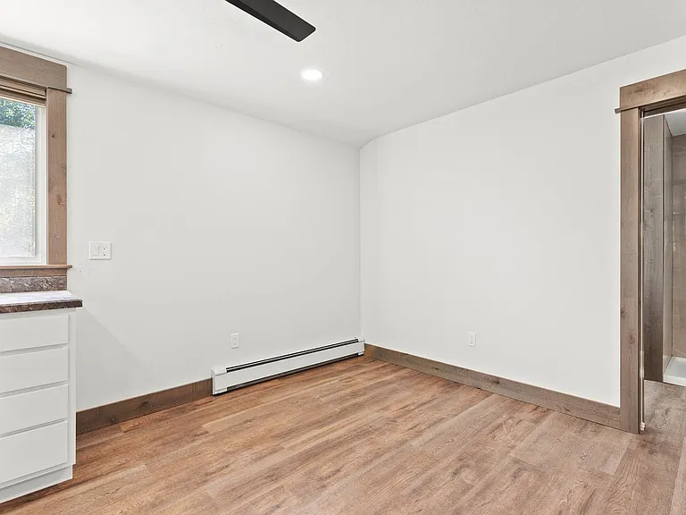 11 W College St — Photo 15