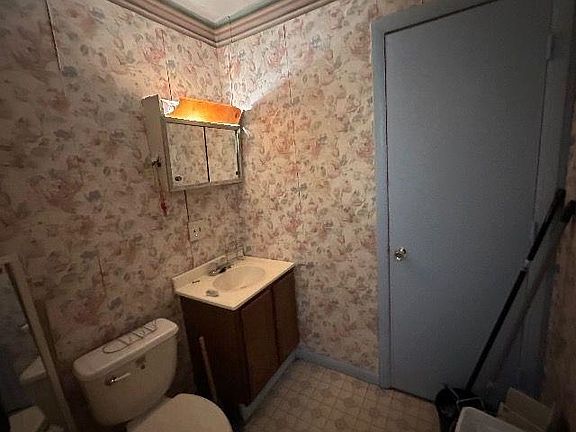 3rd image of 13 Elm St