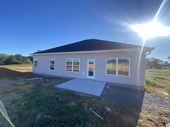 4th image of 43 Fieldstone Cir
