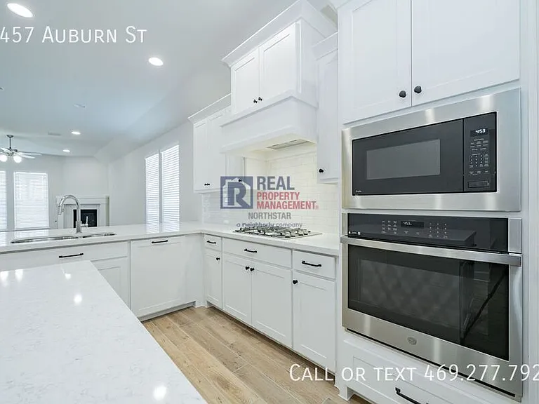 2457 Auburn St — Photo 13