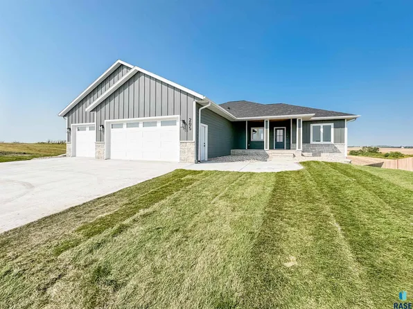205 W Willow Trl, Crooks, SD 57020