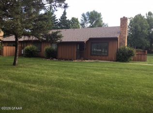 673 High Plains Ct, Grand Forks, ND 58201