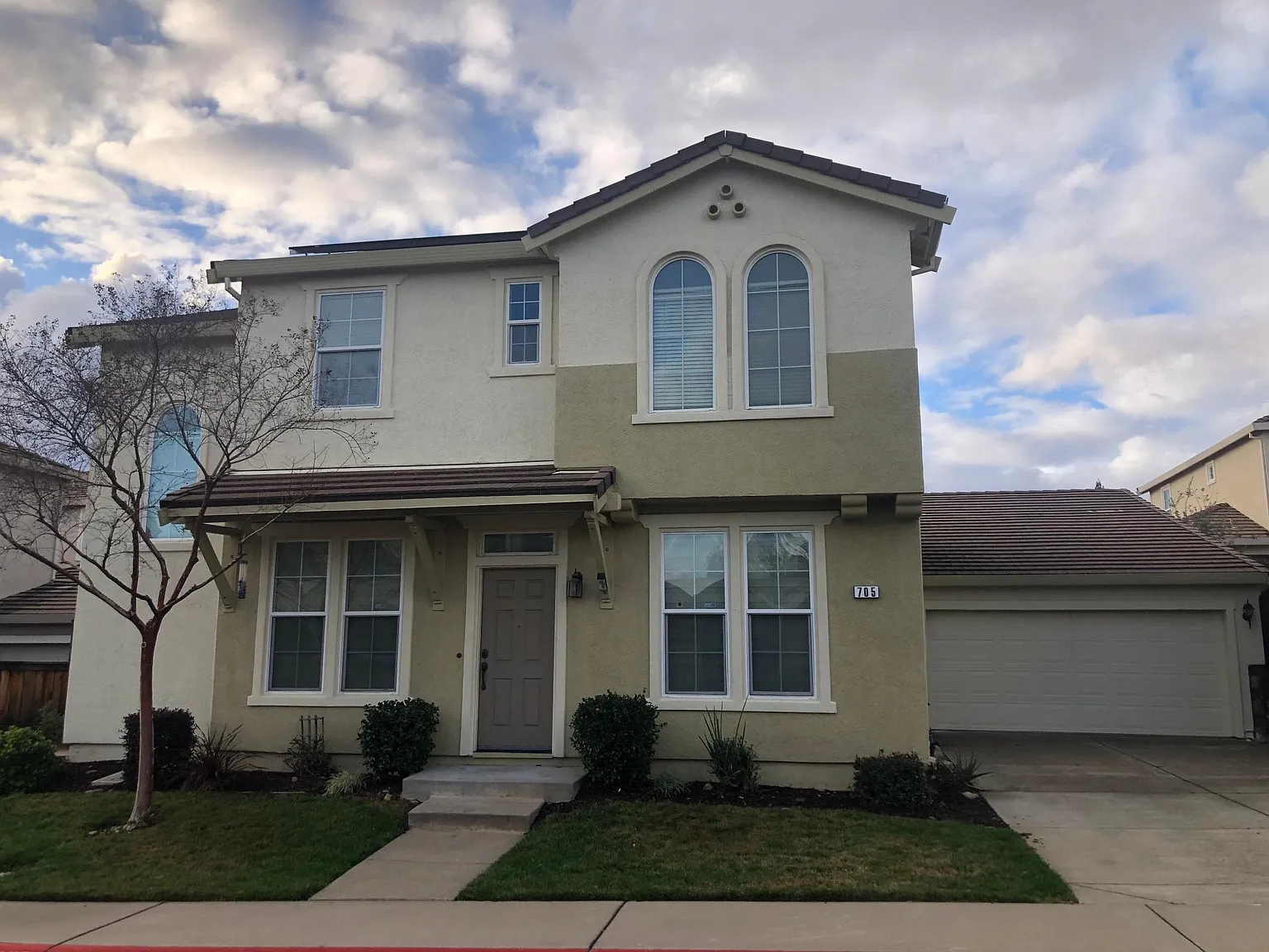 4 bed, 2105 sqft, $3,300 — Photo 1