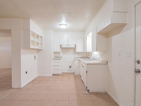 5th image of 1724 E Dartmouth St
