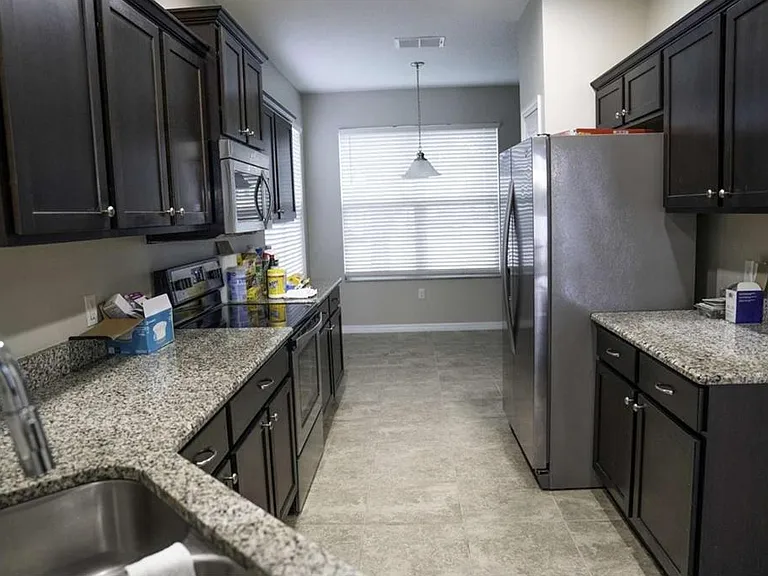 4840 Poolside Dr — Photo 4
