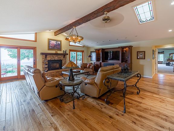 3rd image of 22080 Columbia Crest Dr
