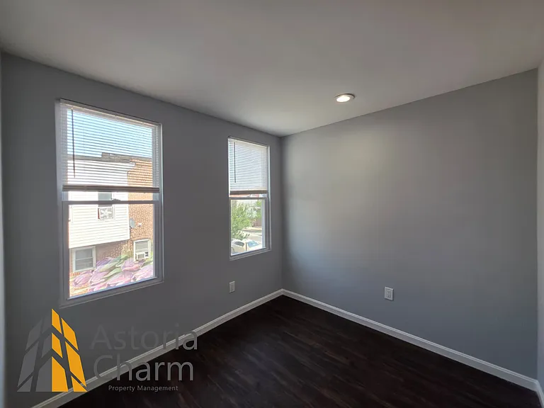 2920 E Madison St — Photo 16