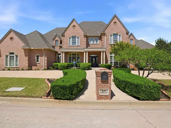 6711 NW Oak Dale Dr, Lawton, OK 73505