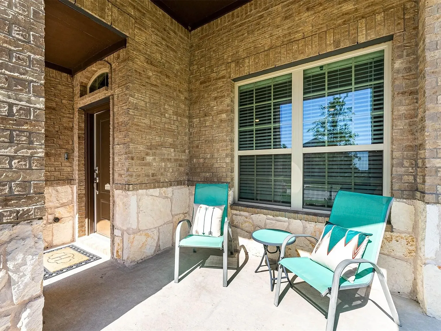 4 bed, 2256 sqft, $2,700 — Photo 3