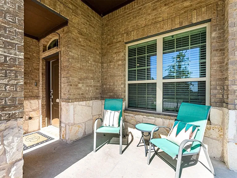 2708 Franklin Dr — Photo 3