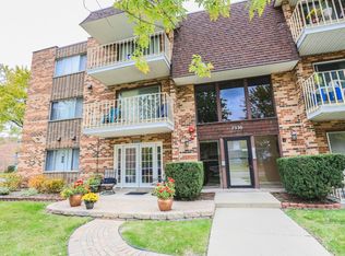 7330 Sandalwood Dr APT 101, Tinley Park, IL 60477