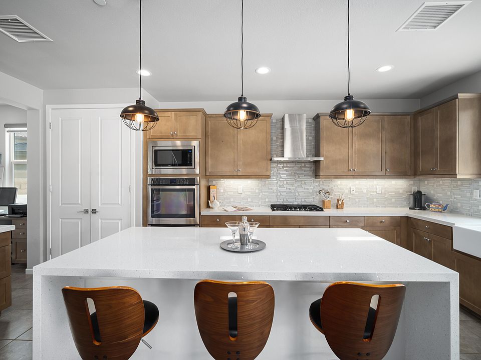 2nd image of 35579 Luna Ct