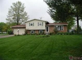 1641 Poppy Dr NW, Mogadore, OH