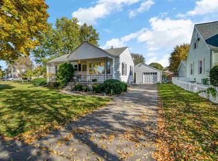 203 Scheurmann St, Essexville, MI
