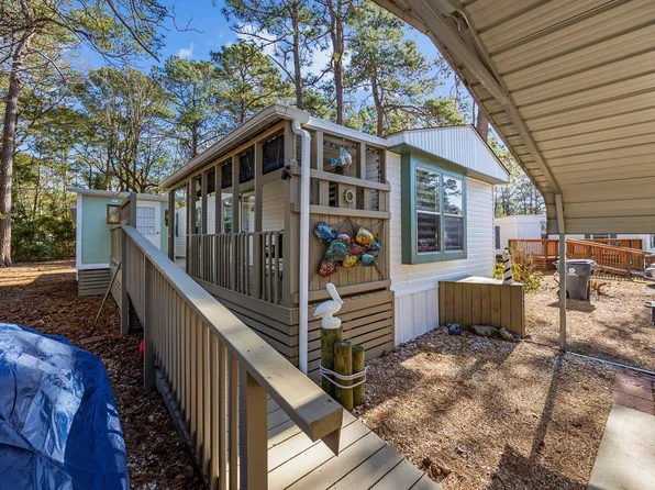 17 Islander Ct., Murrells Inlet, SC 29576