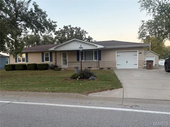 1748 Pottery Rd, Washington, MO 63090