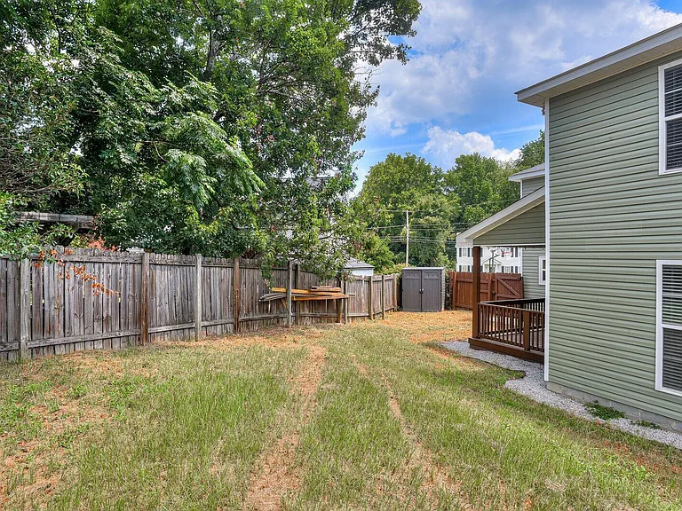 2211 Pleasant Dr — Photo 35