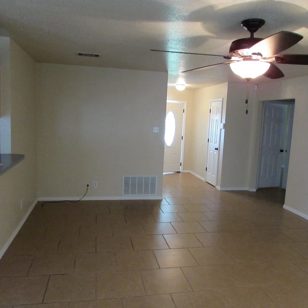 4-Bedroom House for Rent in Killeen — Photo 4