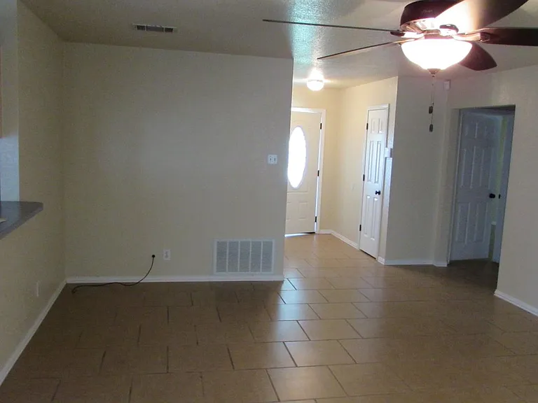 2201 Ledgestone Dr — Photo 4
