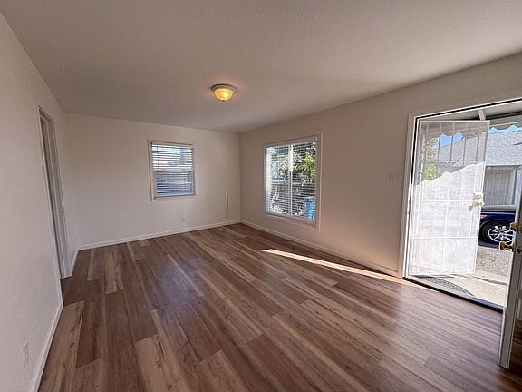 2nd image of 3117 Rose St