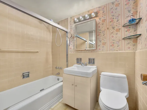 45 Sutton Place image 6 of 11