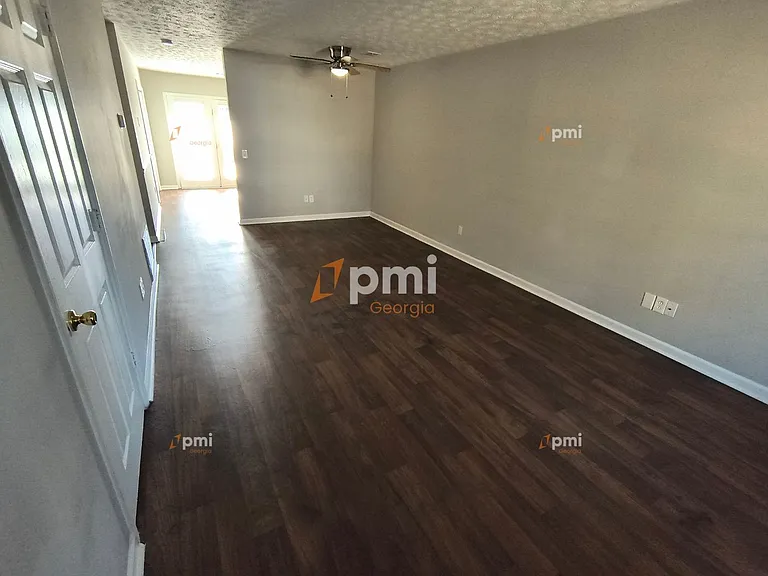 102 Peachtree Ct #A — Photo 4