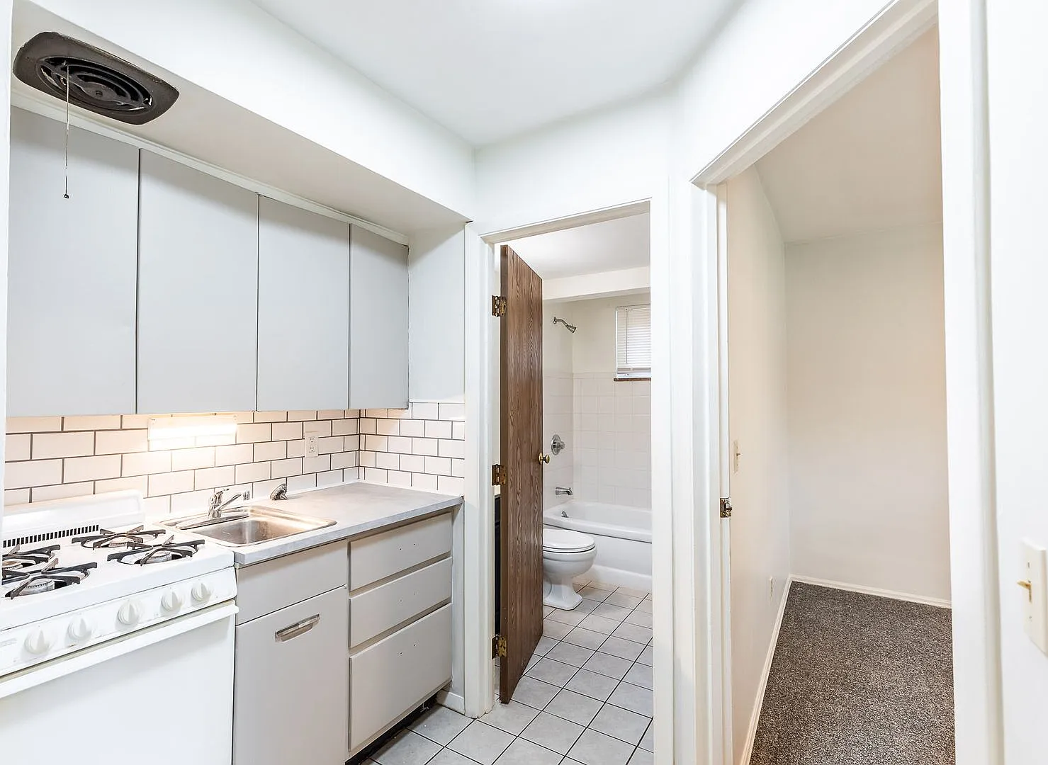 3212 Harry Lee — Photo 1