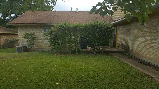 2nd image of 1609 Matagorda Dr