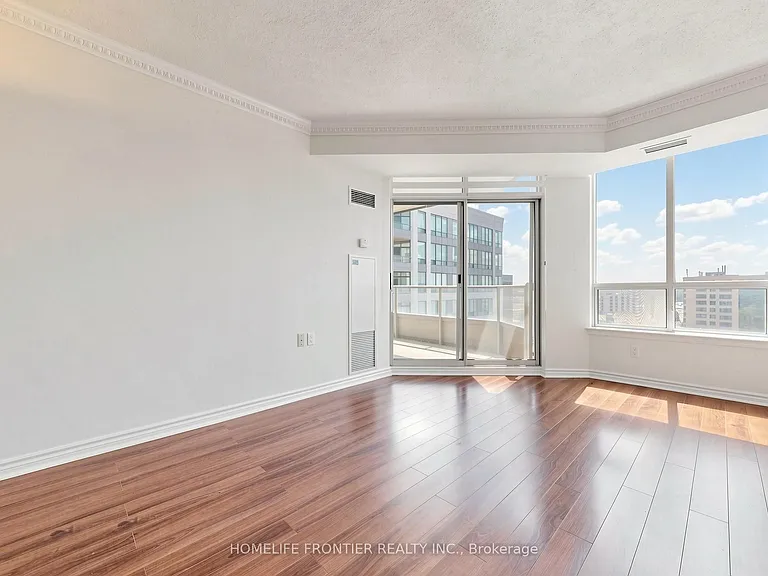 9017 Leslie St #LPH117 — Photo 1