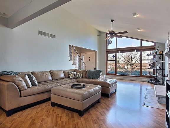 3rd image of 2463 E Lake Shore Dr