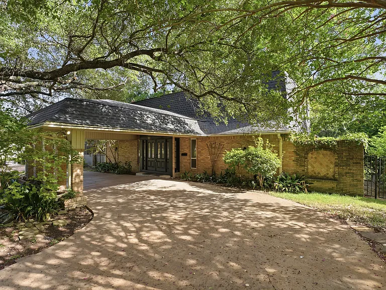 6815 Lyre Ln — Photo 29