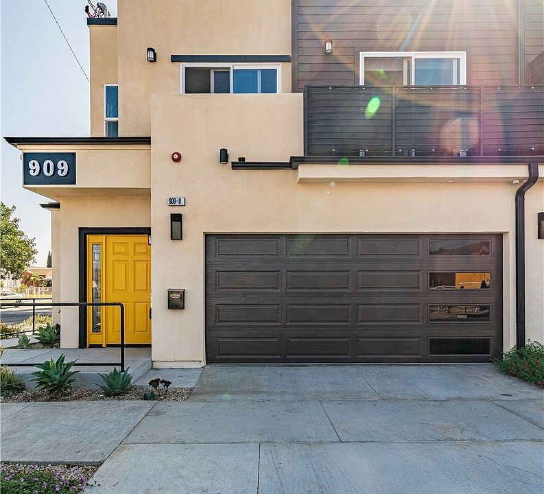 1st image of 909 W Oakwood St