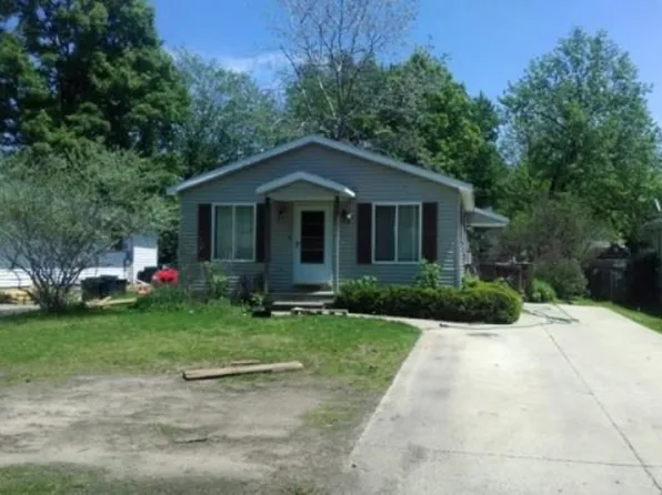 915 Gill Ave, Oxford, MI 48371