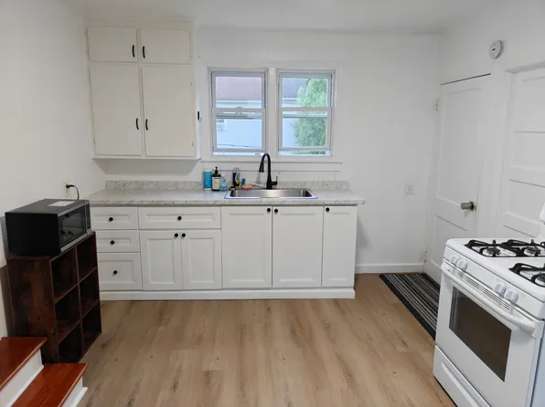 2243 12th St, Troy, NY 12180