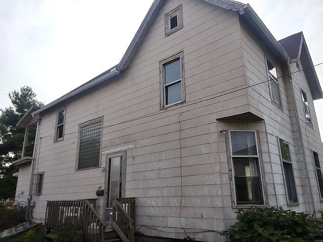 1st image of 417 W Warren St